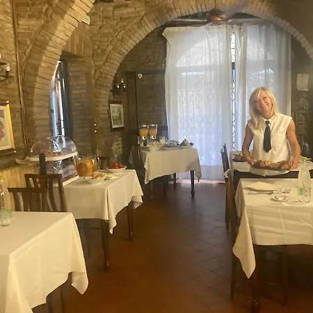 Nocleg ze śniadaniem Il Pino San Gimignano